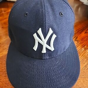New York Yankees Blue Baseball Cap Hat New Era 5950 Size 7 1/8 GC